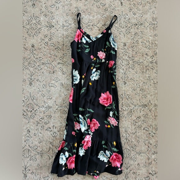 Old Navy Dresses & Skirts - Old Navy maxi cami dress florals XS NWOT